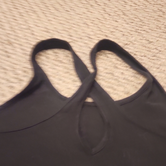 Under Armour Women's Sleek Black Tank Top Size XL - Picture 4 of 4